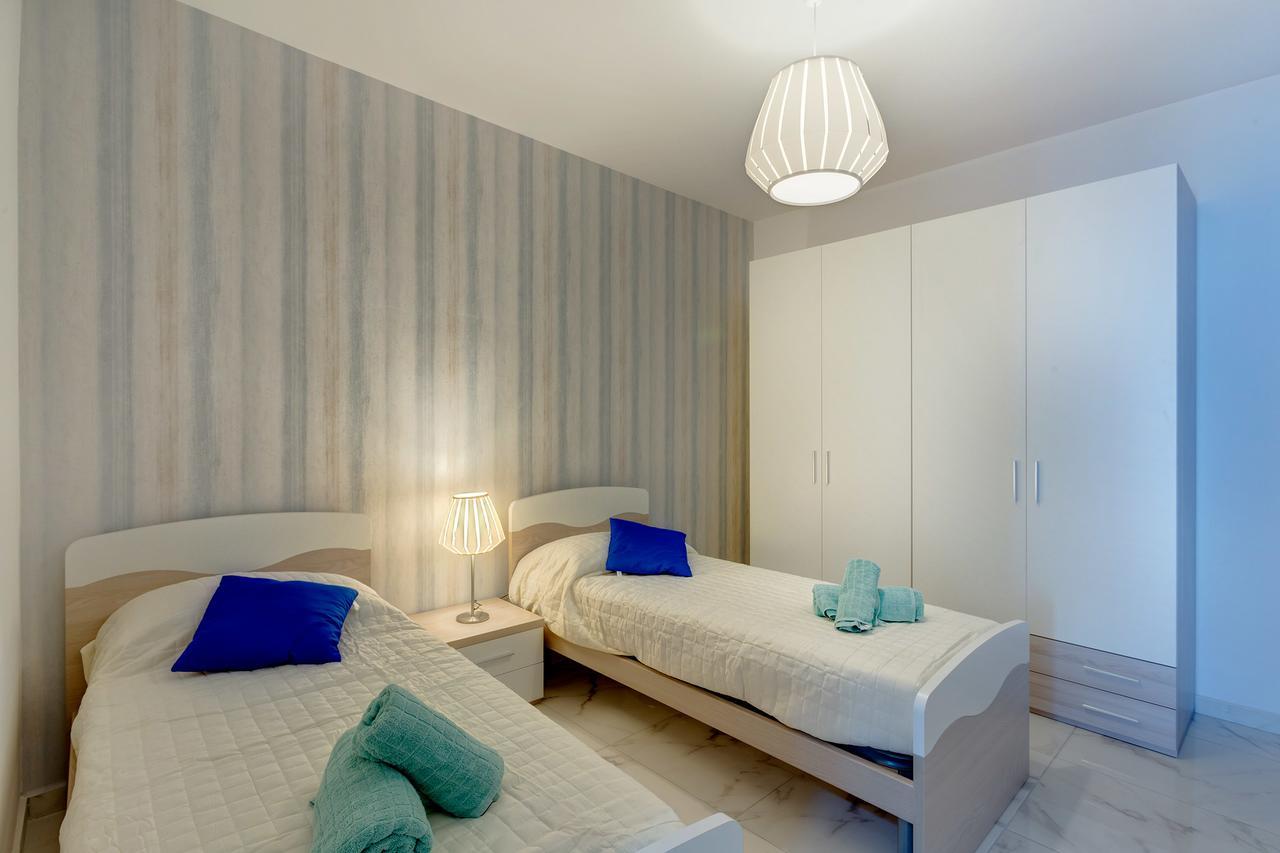 Marvelous 2 Bedroom Apartment By The Sea Qawra Exterior photo