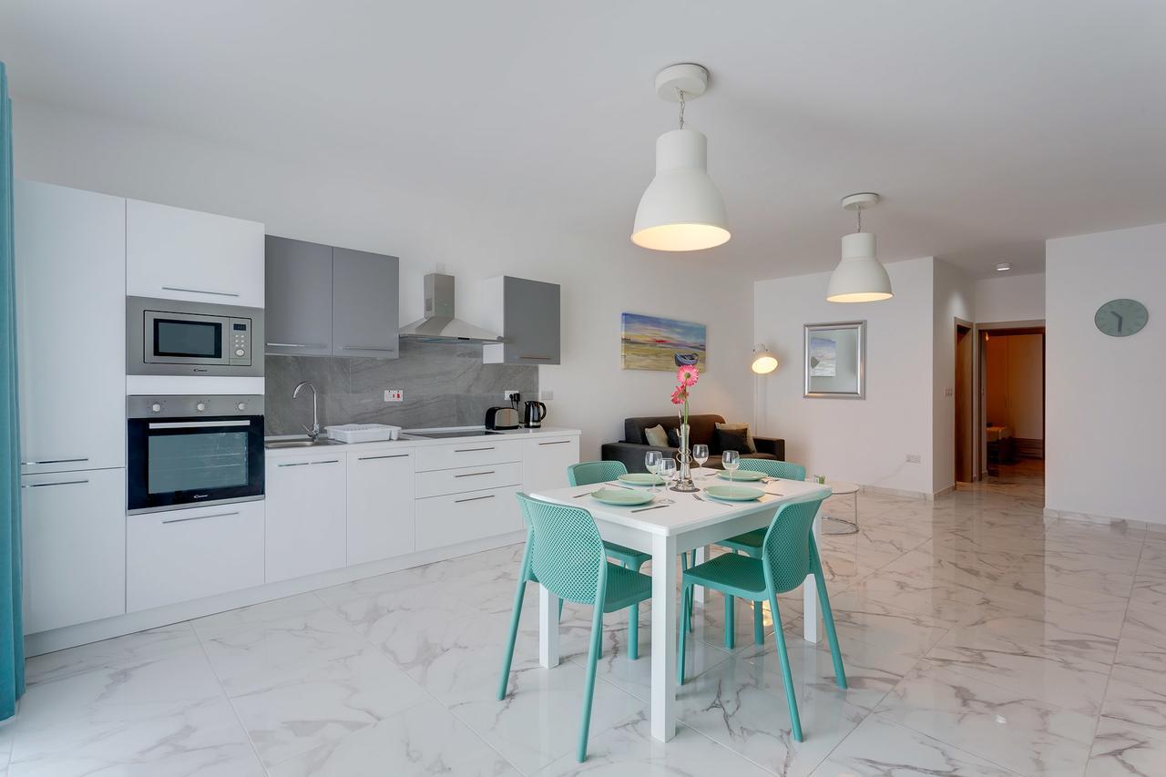 Marvelous 2 Bedroom Apartment By The Sea Qawra Exterior photo